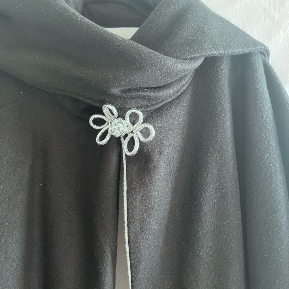 Wool Black and White Cape